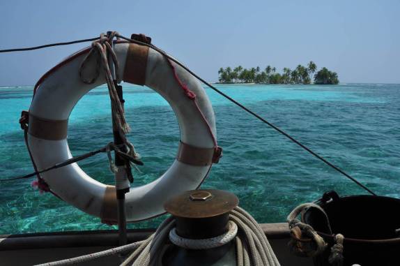 Chegando á ilhota na grande barreira de corais, em Belize